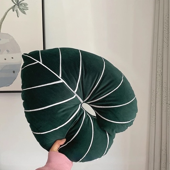 Plant leaf pillow (with insert) - Picture 3 of 4